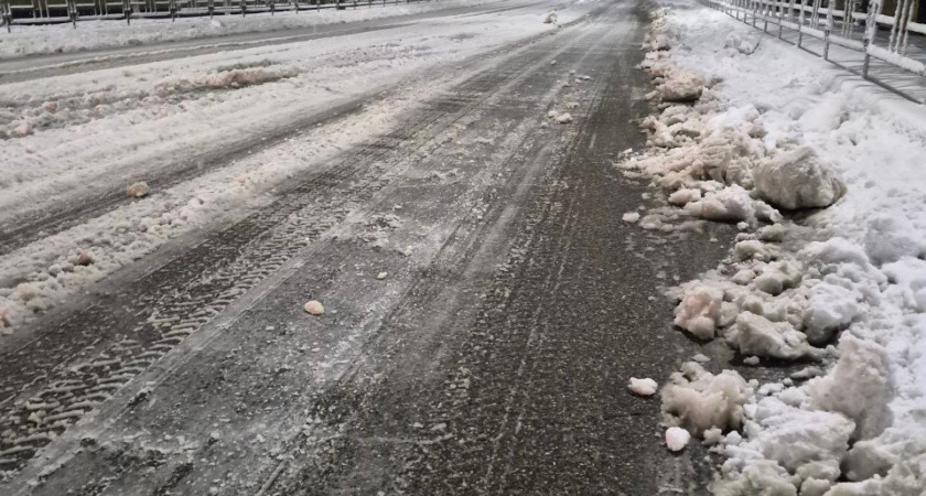 Шутки кончились! Водителям Новороссийска грозит штраф за езду на летней резине в снег