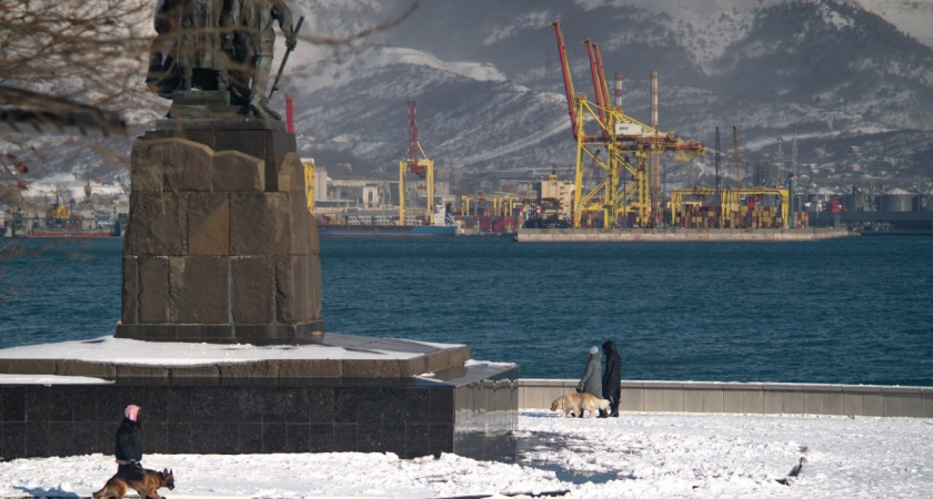 В Новороссийске продлили штормовое предупреждение, но потепление уже не за горами 