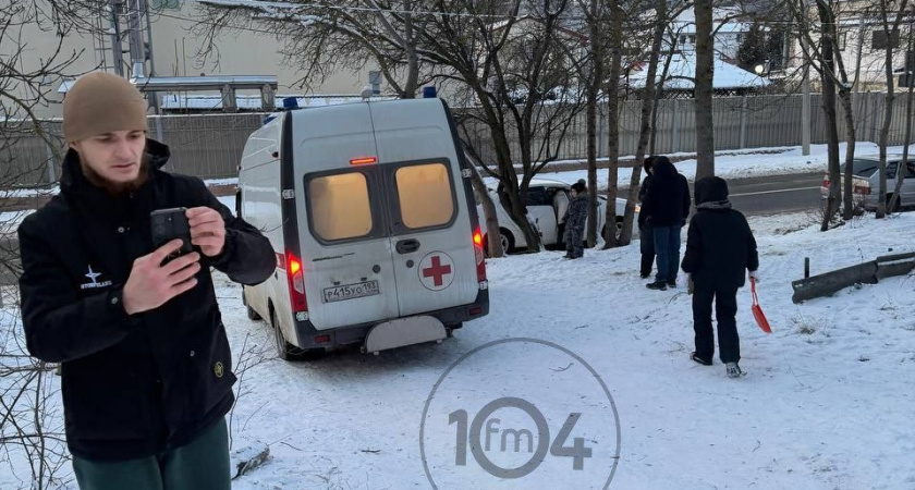 В Абрау-Дюрсо под Новороссийском девочка врезалась в столб, катаясь с горки на тюбинге  