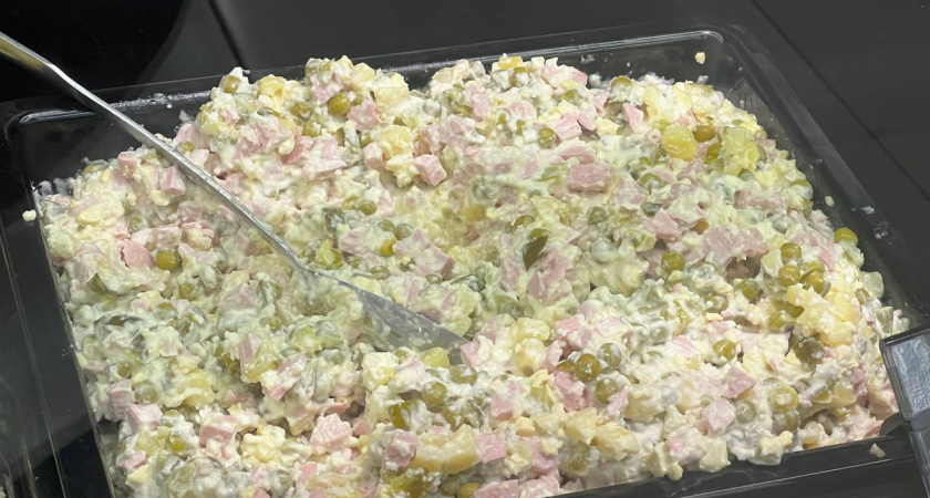 "Оливье" забыли, как выглядит: теперь тазиками "трескаем" салат "Волшебная рыбка" - родные просят добавки