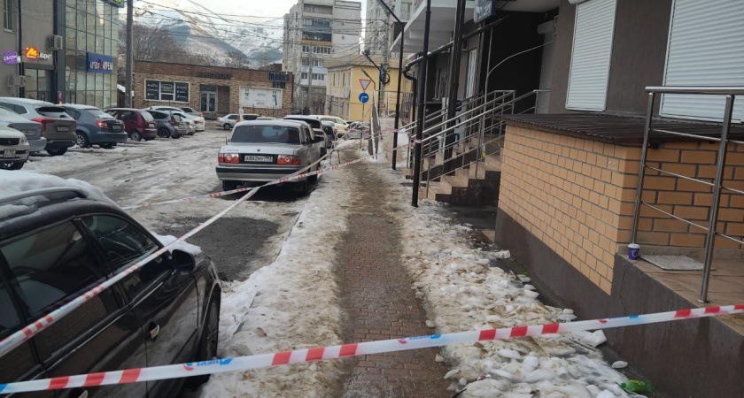 УК нее виновата, но приносит извинения: сосулька на Видова, 100 в Новороссийске могла упасть на ребенка только с кондиционера, а не с крыши 