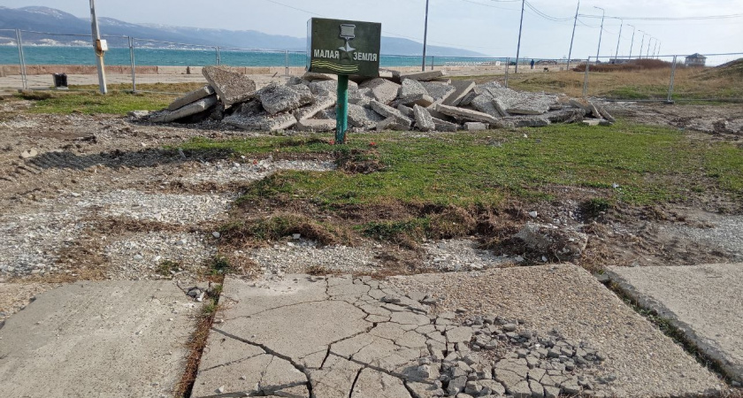 Рабочие утверждают, что есть проблемы с финансированием реконструкции мемориала «Малая Земля» в Новороссийске, власти отрицают эти сведения 