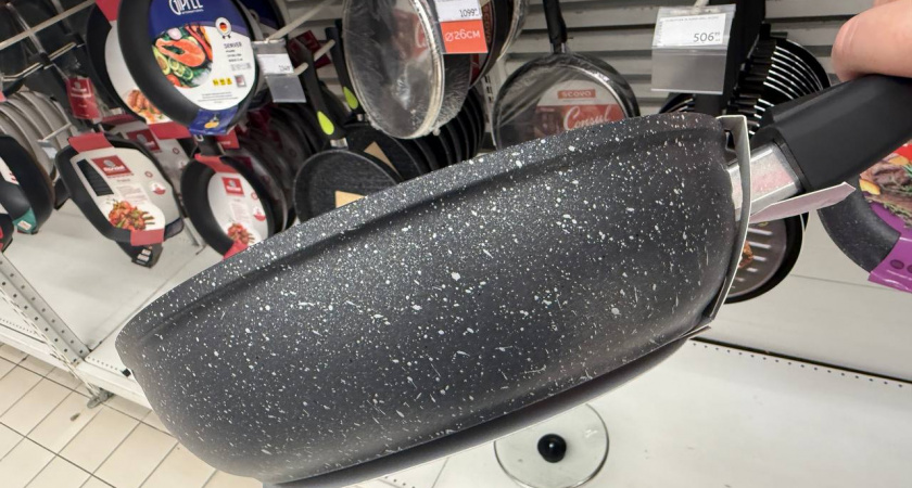 Попробовала метод "2 стакана" на древнюю сковороду: она стала прямо как с магазина без труда и мороки — распрощалась с вековым нагаром