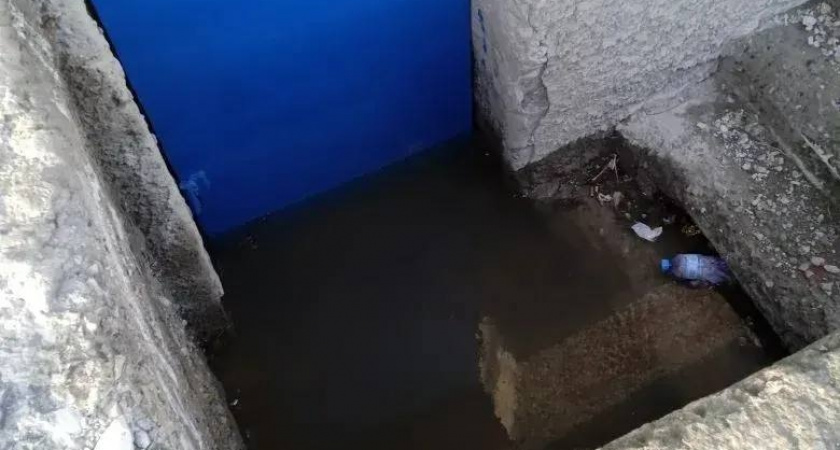 Коммунальный апокалипсис: в Новороссийске подвалы топит канализация, а дворы – чистая вода 