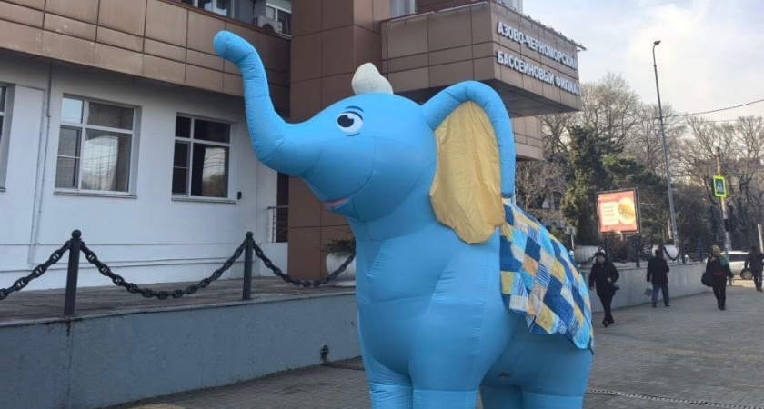 По Новороссийску гуляет голубой слон