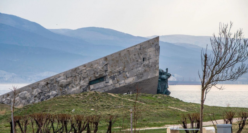 В день проведения «Бескозырки» новороссийцев просят не парковать машины у мемориалов