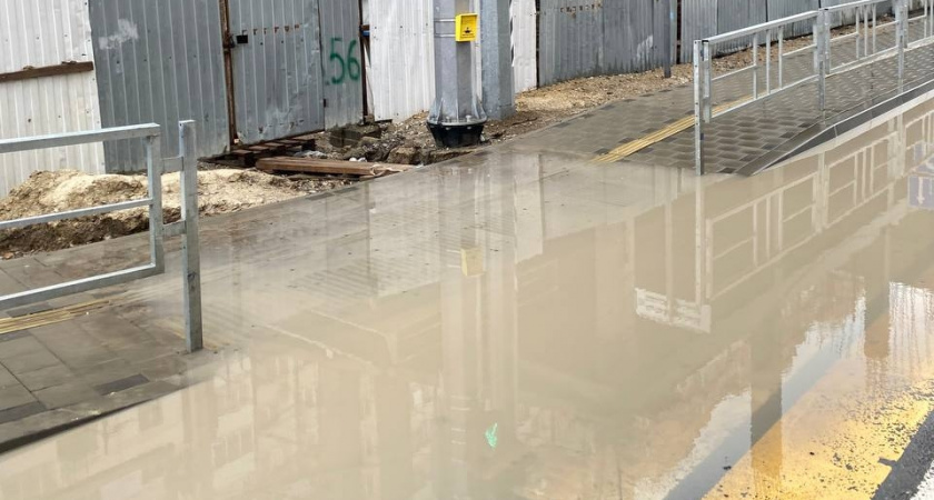 На новой развязке в Южном районе Новороссийска после первого дождя случился потоп