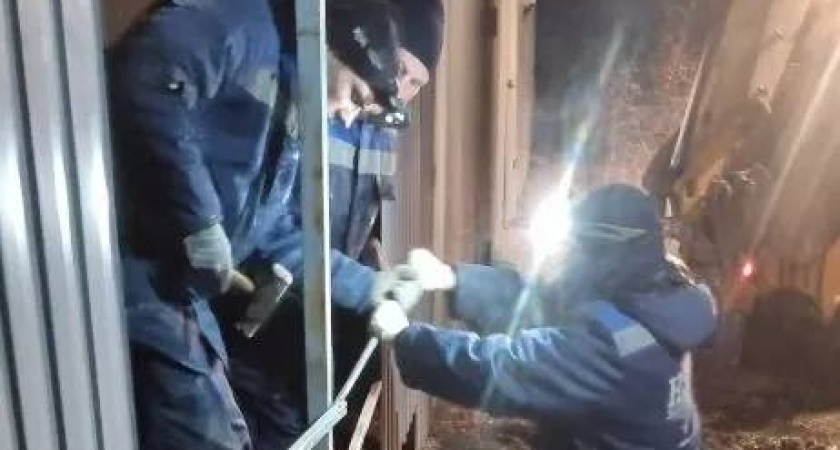 В Новороссийске часть жителей зажигали свечи, чтобы почтить память героев, другие – из-за отсутствия электричества 