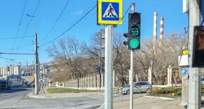 Внимание, водители! В Восточном районе Новороссийска заработал новый светофор 