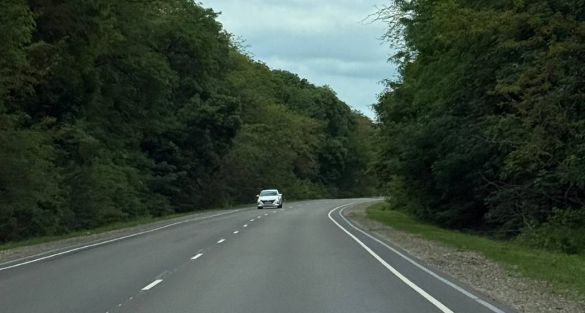 Верховный суд разъяснил, имеют ли право лишать прав за объезд ямы через сплошную