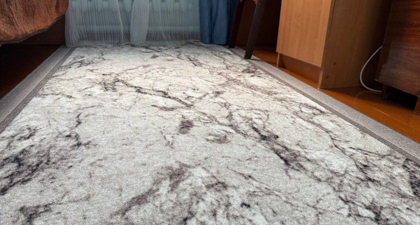 Старый ковер будет как новенький: 3 домашних рецепта, которые работают лучше дорогой химии