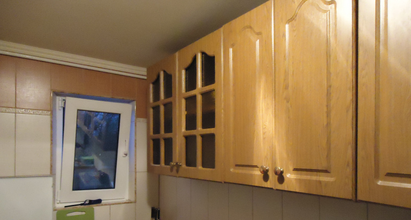 Жир сползает на глазах: этот раствор смывает даже вековой налет с кухонных шкафчиков