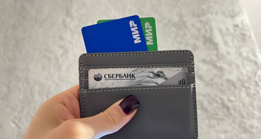 Осталась неделя: владельцы карт "Мир" рискуют остаться без пенсий и зарплат