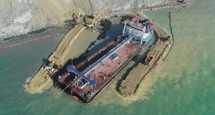 Министерство природы Кубани оценило ущерб от крушения нефтяных танкеров в Керченском проливе в 34 миллиарда рублей 