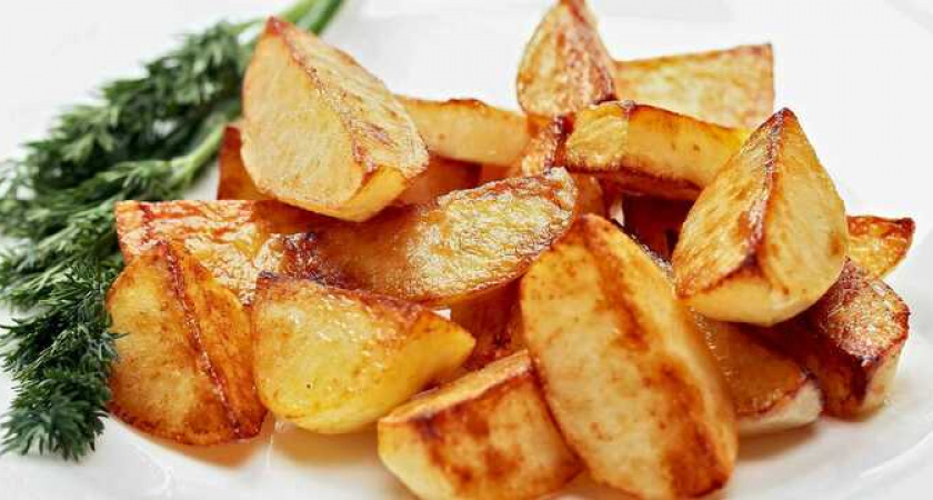Картошку жарьте только так: получается хрустящей и с золотистой корочкой