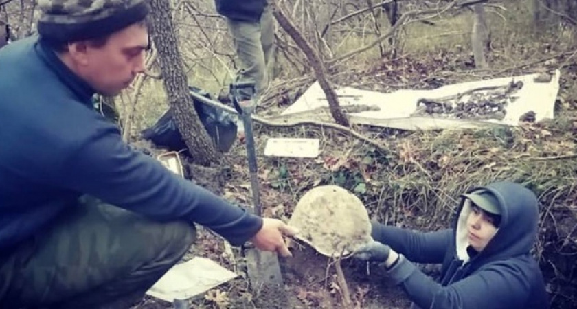 «Черные копатели» разорили блиндаж времен Великой Отечественной войны: на дне остались брошены кости советских воинов
