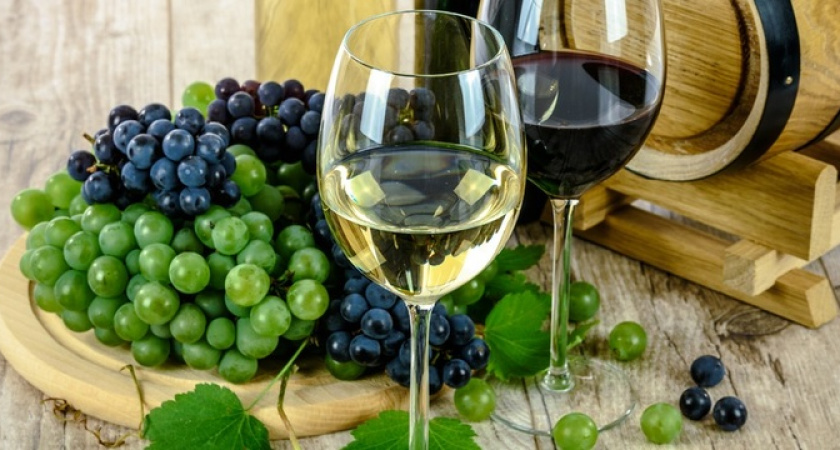 Бюджетно и вкусно: названо любимое вино россиян