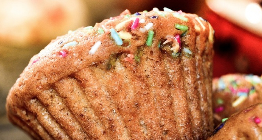 Волшебный кекс за 4 минуты на завтрак без духовки — домашние будут слёзно просить добавки