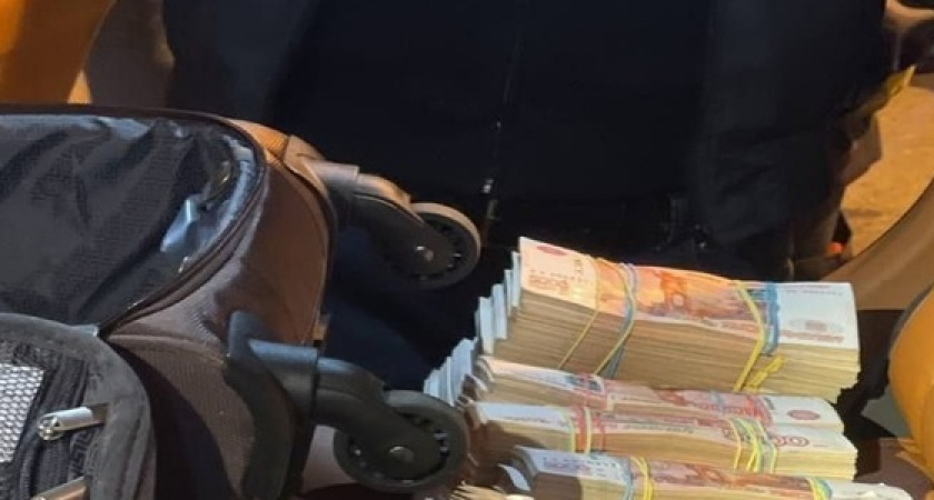 Водитель Lexus пытался вывезти 107 000 000 рублей из Сочи в Абхазию