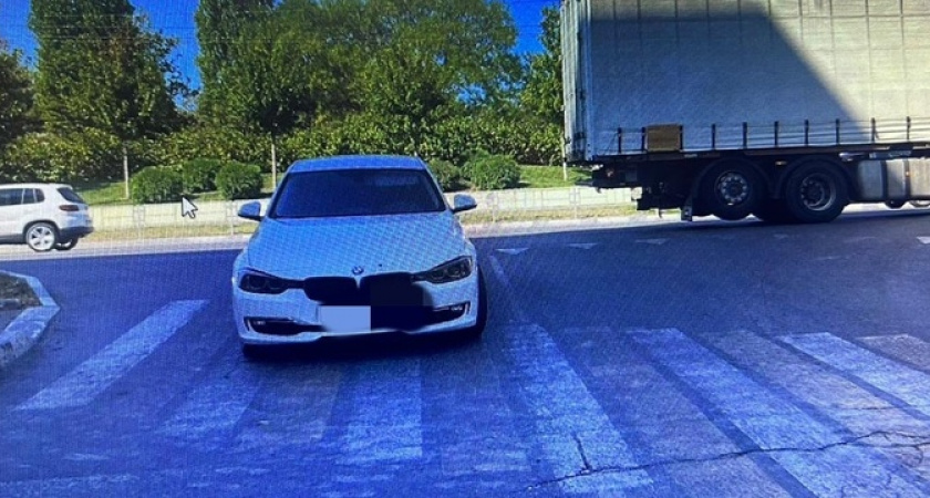 В Новороссийске молоденькая автоледи на «бэхе» сбила на «зебре» 82-летнюю бабульку