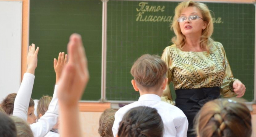 «Учить детей некому!»: в Новороссийске не хватает учителей по физике, химии и математике