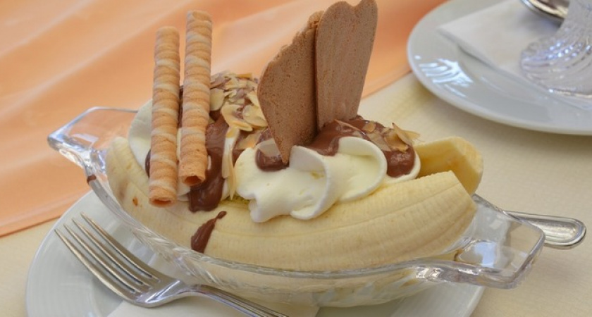 Банан, щепотка какао и ложка сгущенки: невероятно вкусный десерт за 5 минут