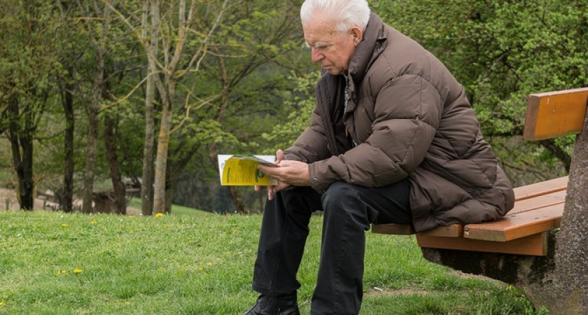 Выплаты получат все: ветеранам труда в 2024 году дадут долгожданную прибавку