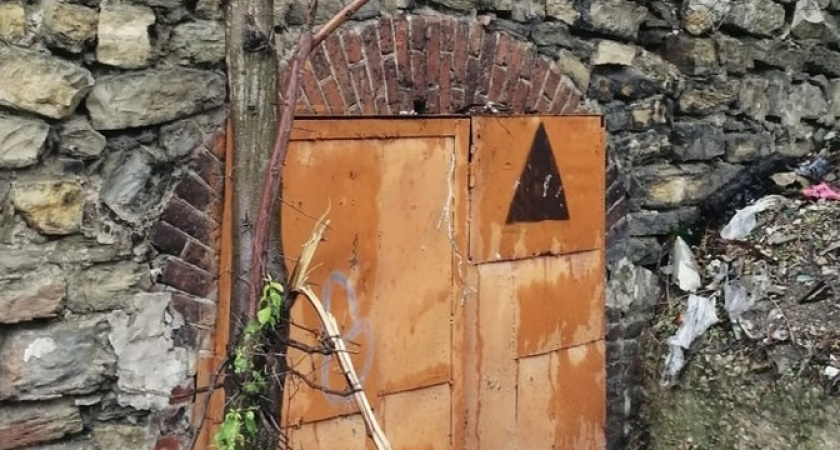 Кромешная тьма и поломанные кресты: тайны погреба Ольгинского монастыря в Новороссийске