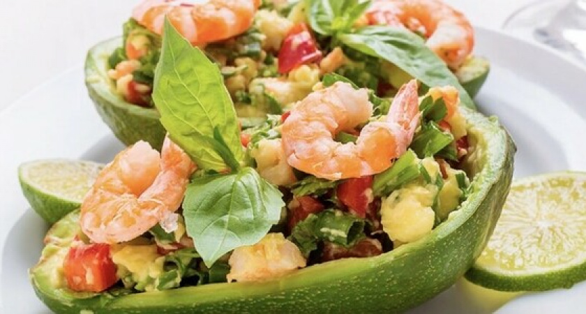 Власти подсчитали, во сколько новороссийцам обойдется оливье с креветками и авокадо 