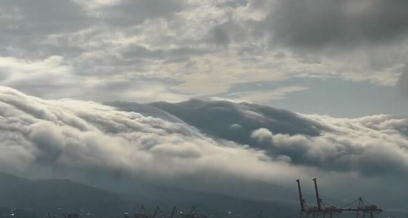 Новороссийск накрыло цунами из облаков: потрясающее видео