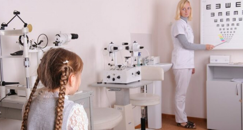 Под Новороссийском девушка уже три месяца не может получить талон к окулисту в детской поликлинике
