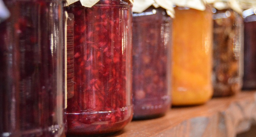 Диетолог назвал два вредных вида варенья