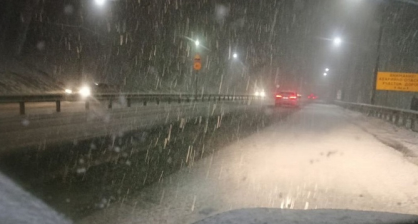 Перевал Волчьи ворота под Новороссийском засыпает снегом