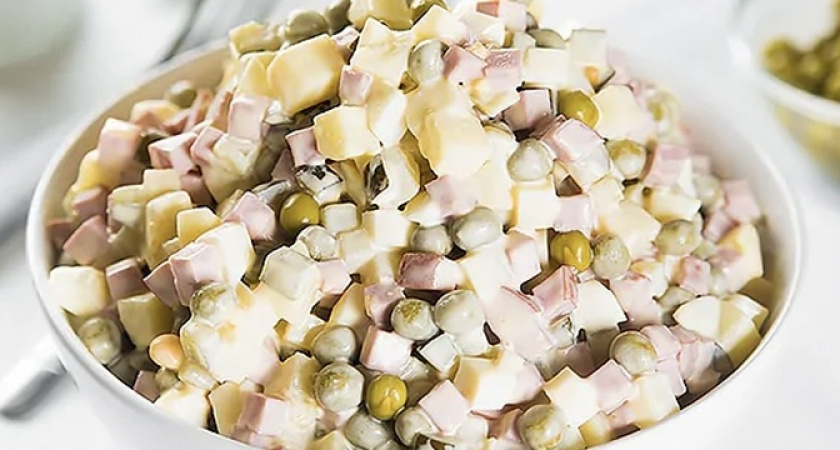 Уже королевский салат: Оливье в России подорожал почти в 2 раза