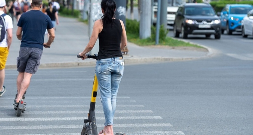 «Подростки, пьянь и нищеброды без авто, — вот основаная масса водителей электросамокатов»: жительница Новороссийска просит запретить «двухколесники» в городе