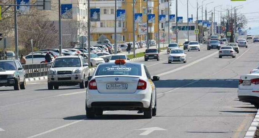 Новороссийских таксистов обяжут пересесть на российский автопром 