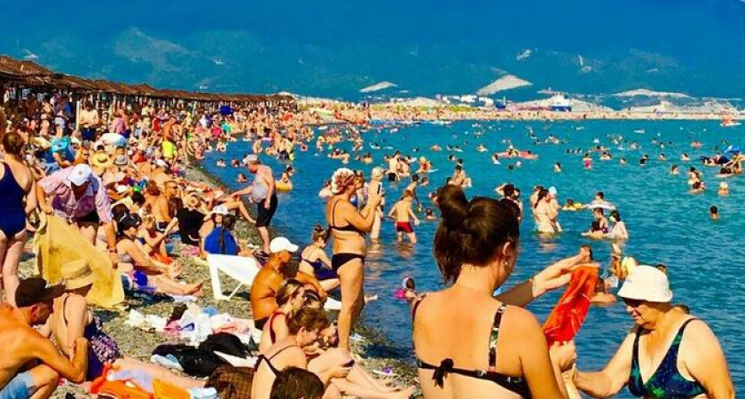 Как заработать на туристах: на «Avito» предлагают занять место на пляже - услуга стоит от 400 до 1000 рублей
