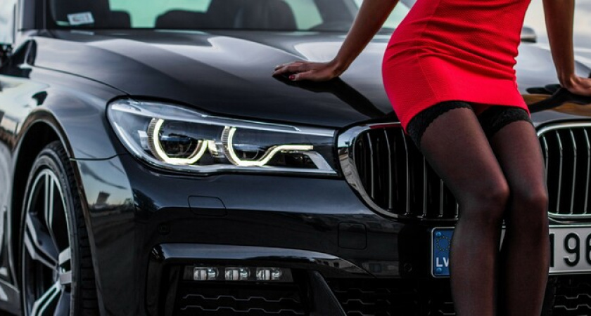 В Новороссийске автоледи на BMW сбила на пешеходном переходе женщину 
