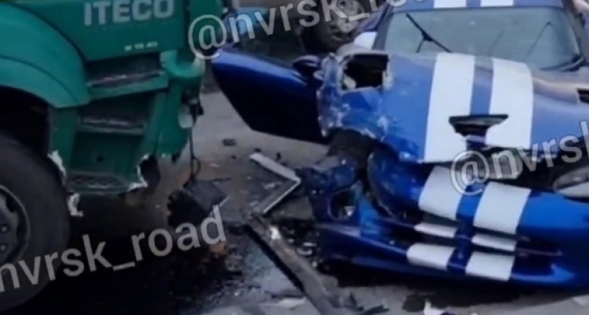 В Восточном районе Новороссийска КамАЗ «раздавил» американский спорткар: видео момента ДТП