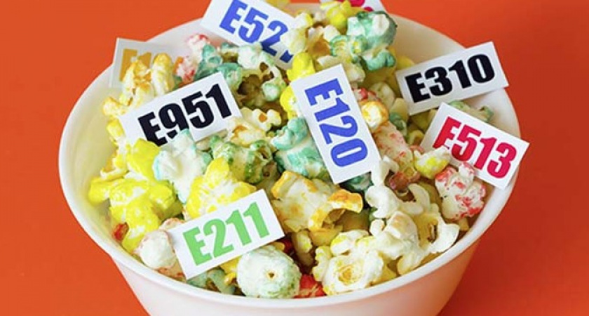 Опасные E-добавки: Роскачество рассказало, чего ни в коем случае не должно быть в еде