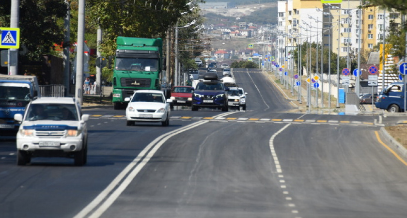 В Новороссийске «джипари» на ходу выкинули котенка из окна на глазах у детей