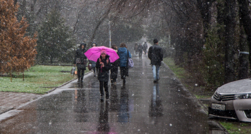 Мокрый снег и ураганный ветер: на Новороссийск активно надвигаются зимние холода