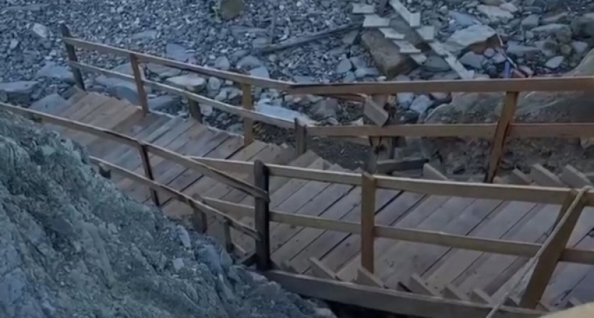 Под Анапой отреставрировали лестницу «400 ступеней»: спуск на один из красивейших диких пляжей Черноморского побережья открыт