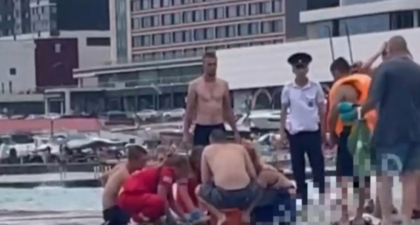 «Он 20 минут провел под водой»: подробности происшествия с утонувшим 7-летним ребенком на пляже Новороссийска