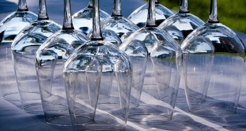 Столовый сервиз будет слепить своим блеском: ресторанный способ — как заставить посуду сиять