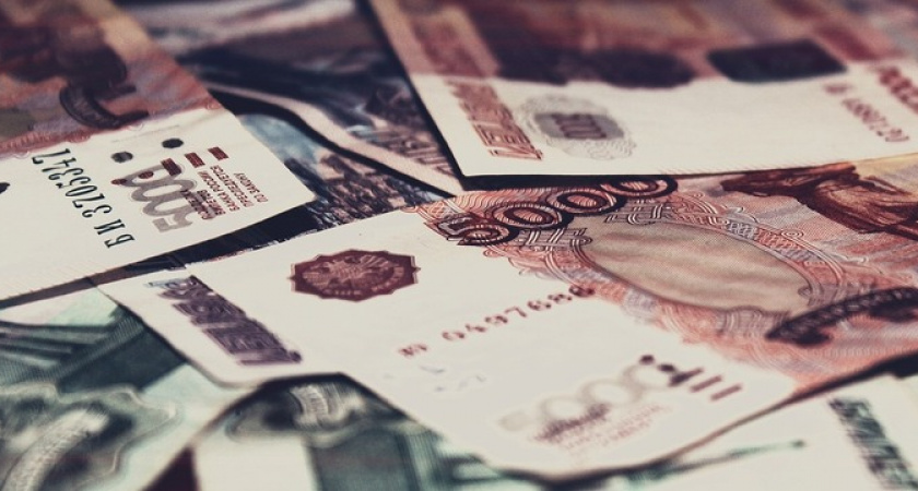 Настоящая метель из купюр посреди лета: Глоба советует купить лотерейный билет двум знакам с 9 июня