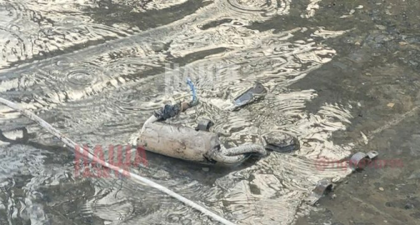 "Засунь руку в водичку и умри!": новороссийцы заметили оголенные провода посреди работающего фонтана