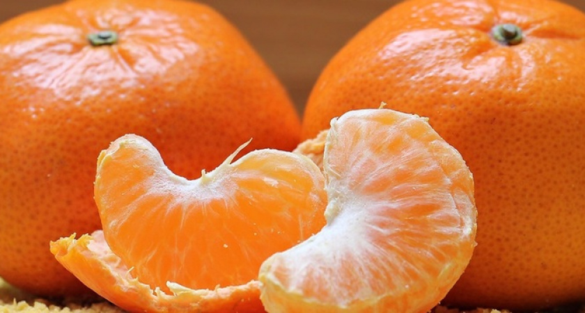 Не выбрасывайте корки от мандаринов: повара готовят из них вкуснейший десерт