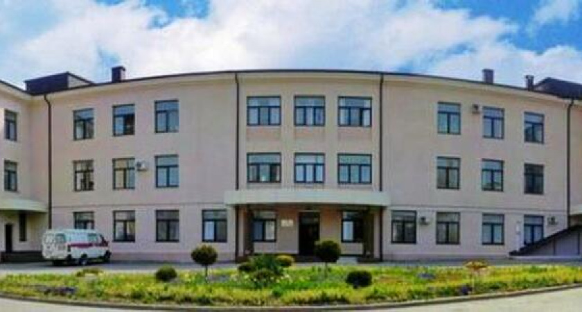 В коридоре больницы № 3 в Новороссийске бегает мышь