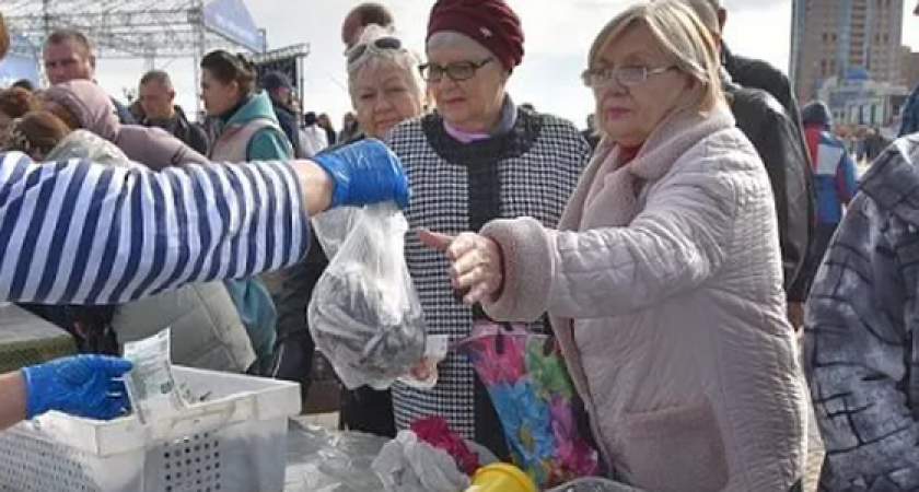 Новороссийцы съели почти 12 тонн хамсы за выходные 